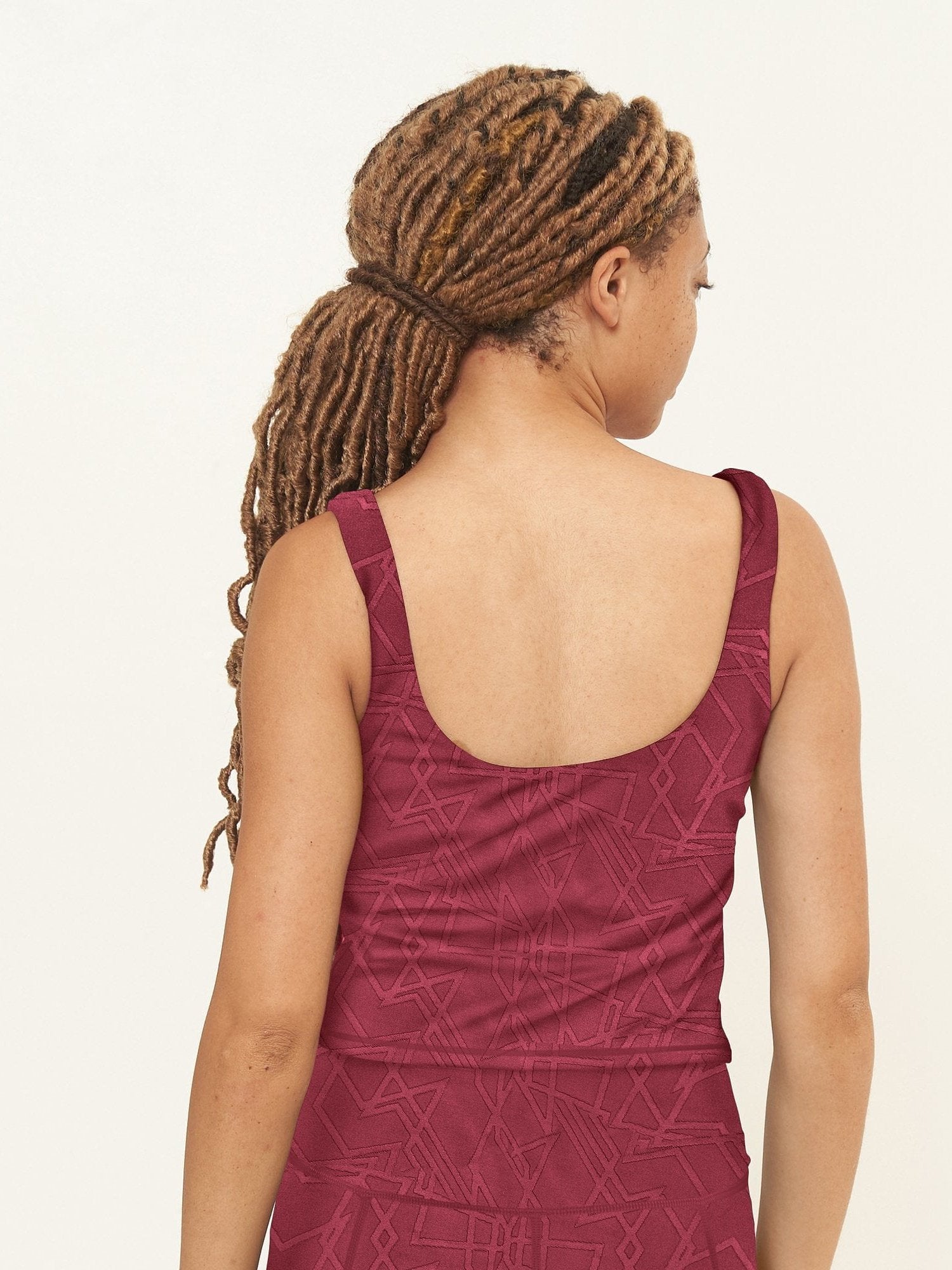 Fitted Tank w/ Built-In Bra - Pomegranate Linear Pattern