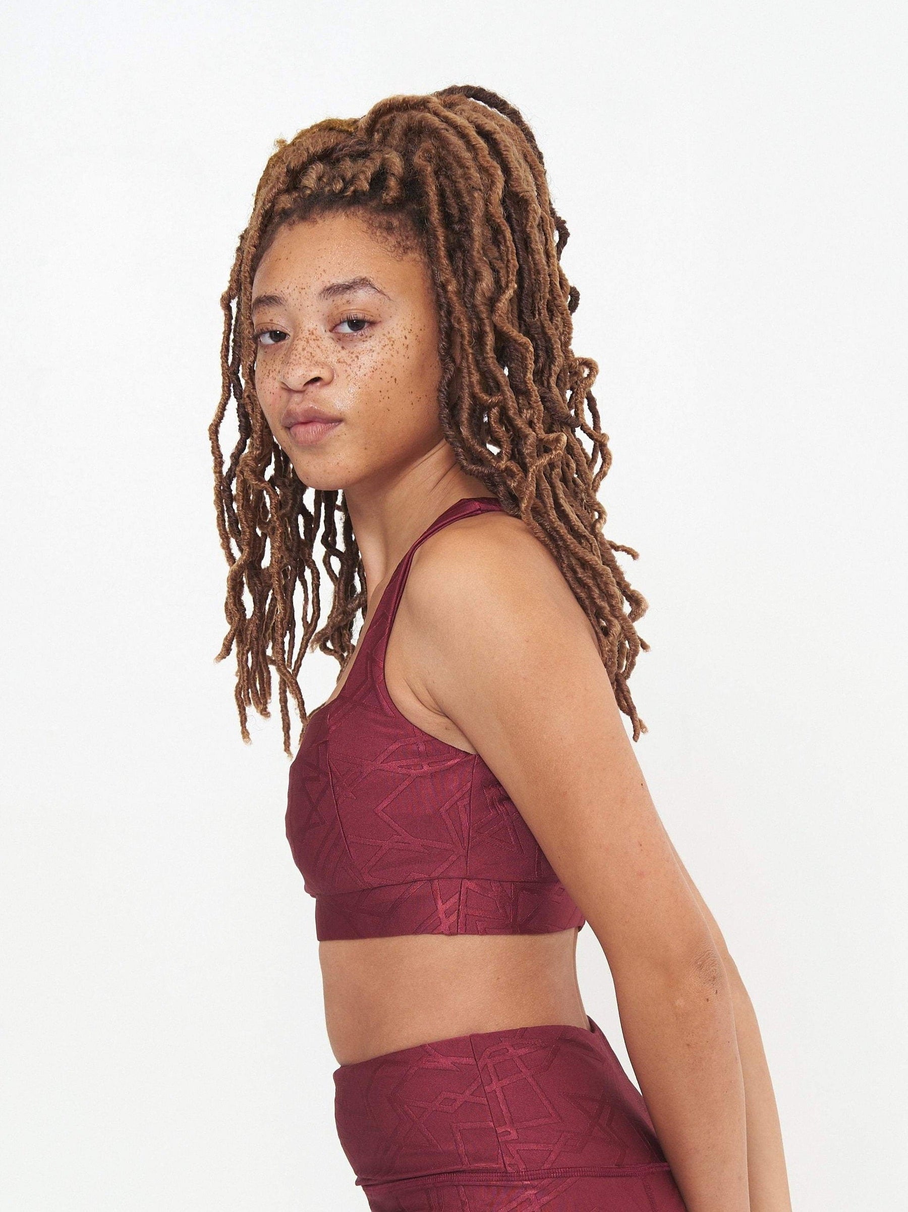 Square Neck Performance Bra - Pomegranate Linear Pattern